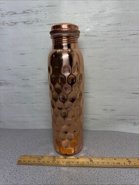 Hammered Copper-Colored Stainless Steel Water Bottle - Sleek Metallic Finish